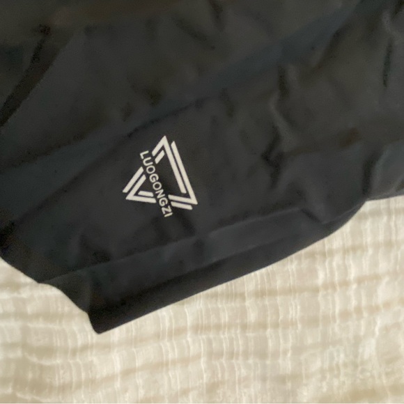 Luogongzi two in one black shorts. 2 XL - Picture 2 of 10